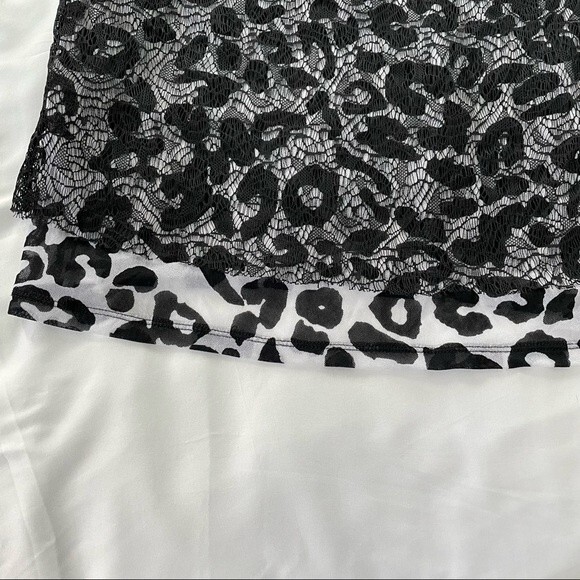 NWT Chico’s Blouse Cheetah Chaser Lace Overlay Top Scoop Neck Size Medium ( 1 ) - Picture 5 of 9